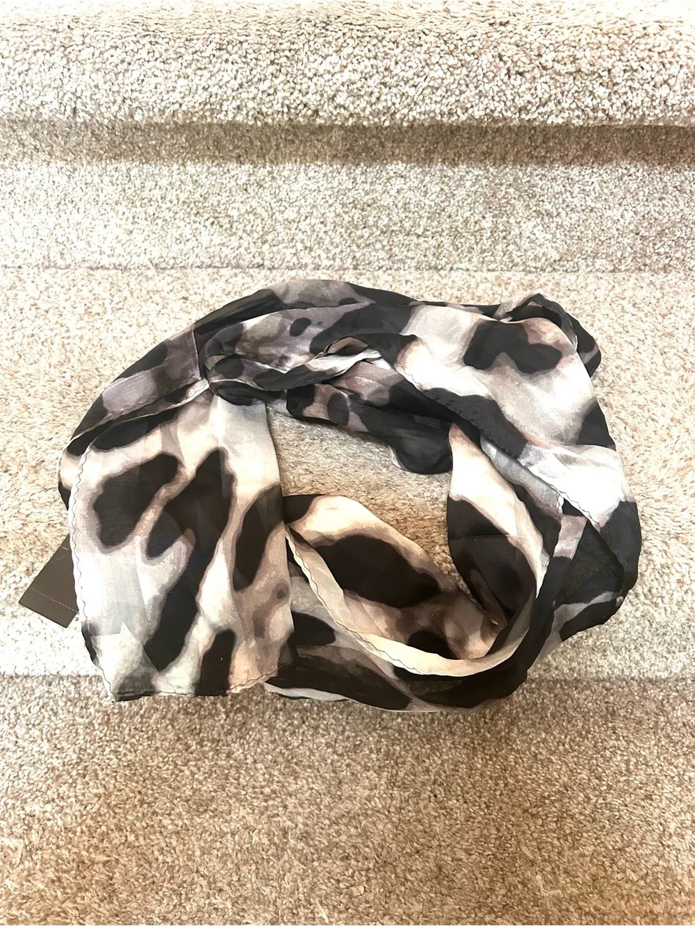 NWT Jones NY 100% Silk Animal Print Black and White Scarf. Quiet luxury.